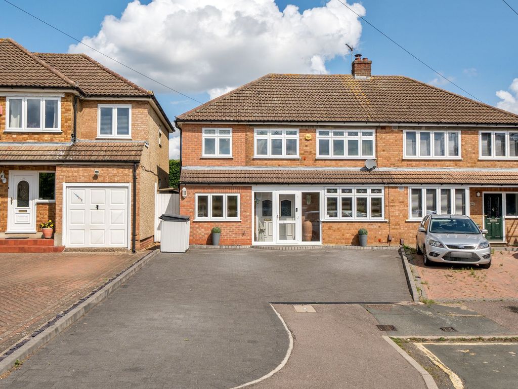 5 bed semidetached house for sale in Halfhides, Waltham Abbey EN9, £
