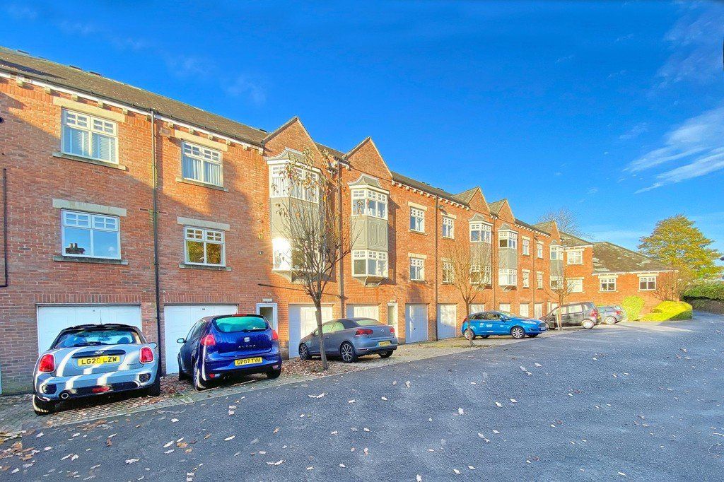 2 bed flat for sale in St Mark's Court, Leeds Road, Harrogate HG2, £
