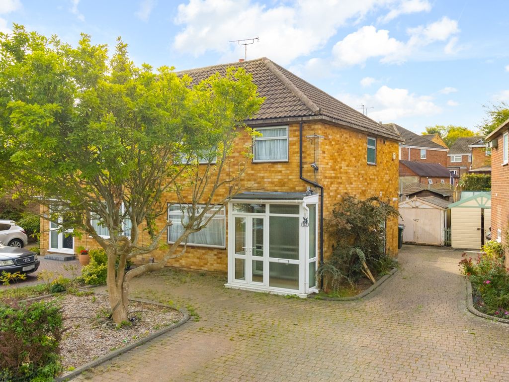 3 bed semidetached house for sale in Harvey Road, Willesborough