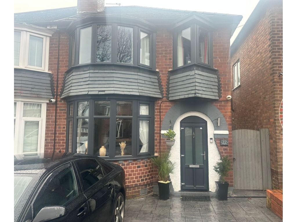 3 bed semidetached house for sale in The Broadway, West Bromwich B71