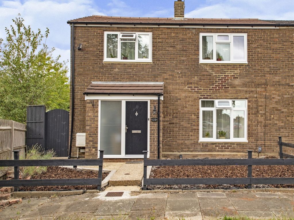 4 bed end terrace house for sale in Jupiter Drive, Hemel Hempstead