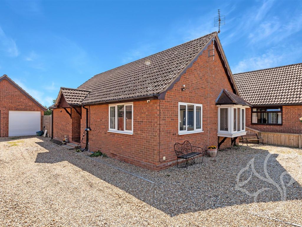 2 bed detached bungalow for sale in Pleasant Mews, West Mersea