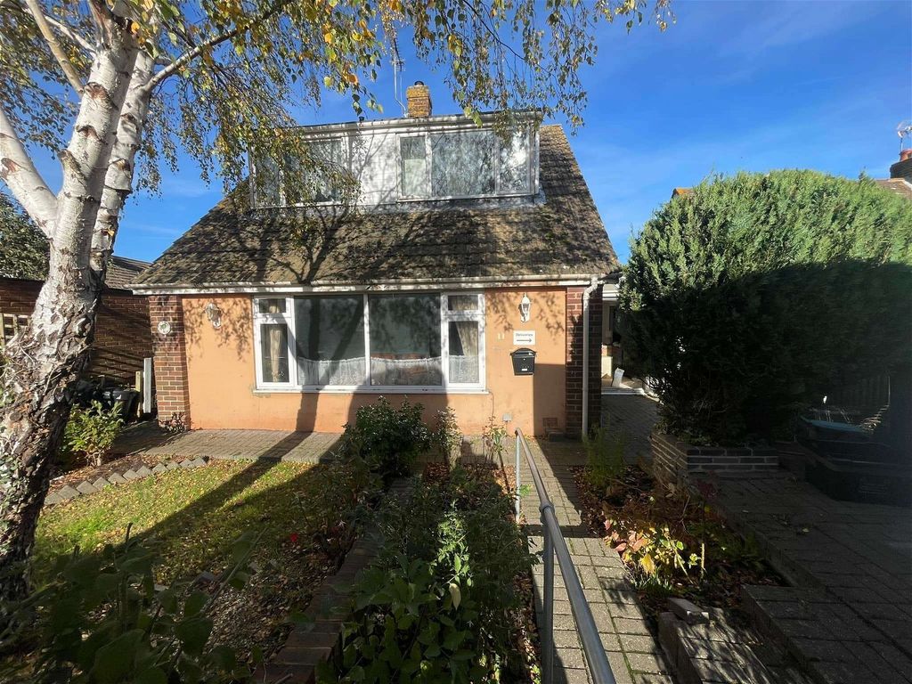 2 bed detached house for sale in Peak Drive, Eastry, Sandwich CT13, £