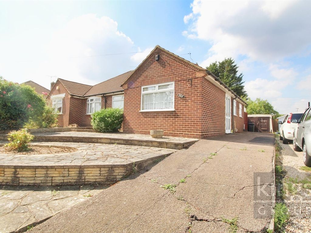 2 bed semidetached bungalow for sale in Northfield Road, Cheshunt