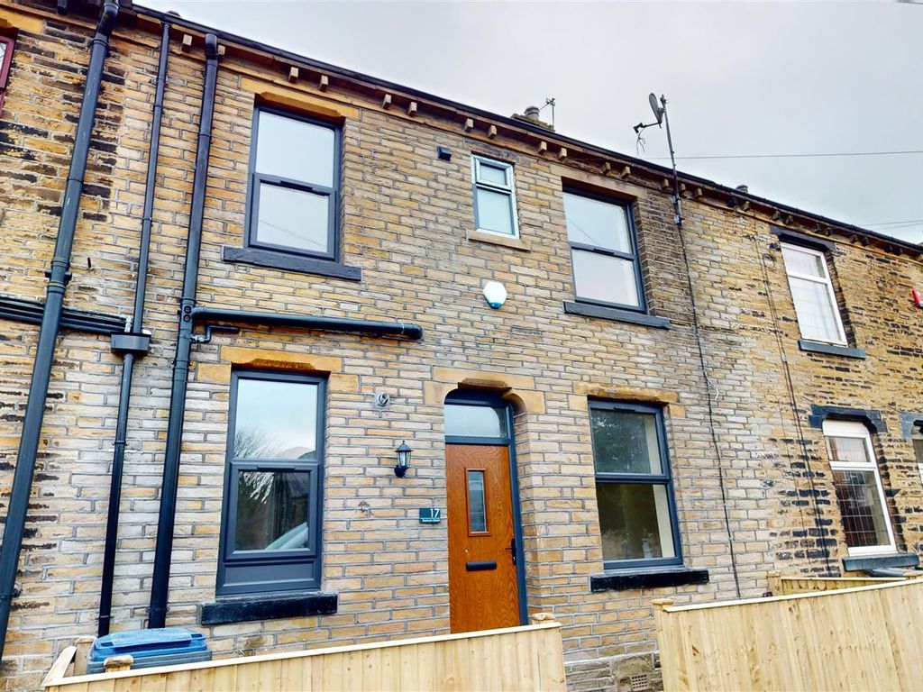 3 bed terraced house to rent in Beacon Street, Wibsey, Bradford BD6, £
