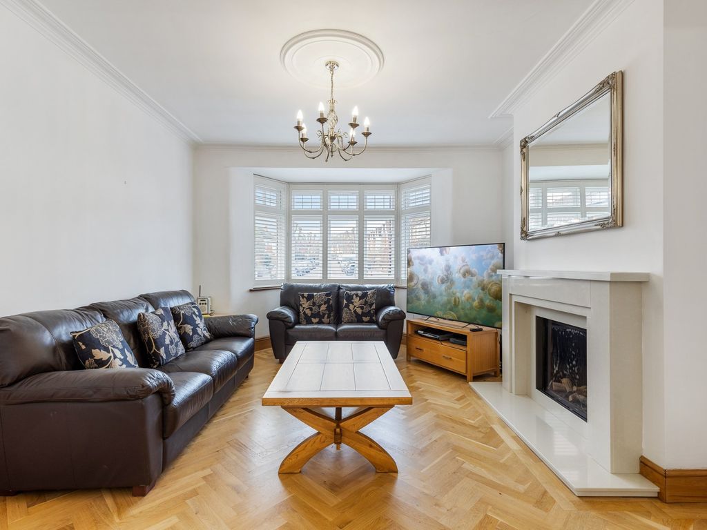 Park Avenue North, London N8  