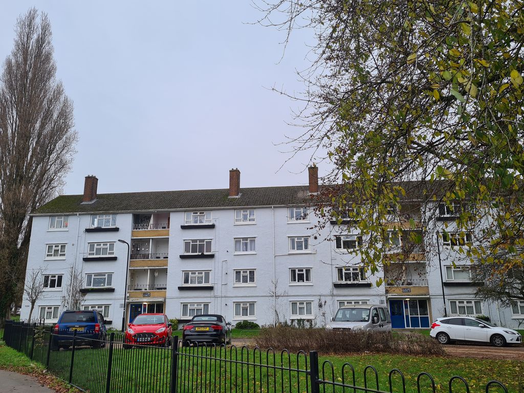 3 bed flat to rent in Lower Brownhill Road, Southampton SO16, £1,000