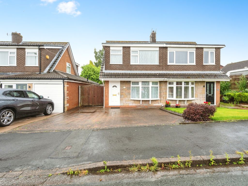 3 bed bungalow for sale in Sunningdale Close, Burtonwood, Warrington