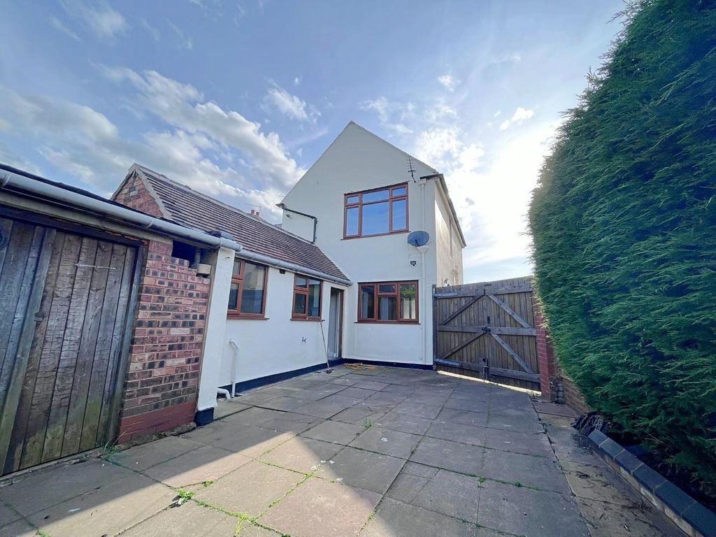3 bed detached house to rent in Stafford Road, Great Wyrley, Walsall