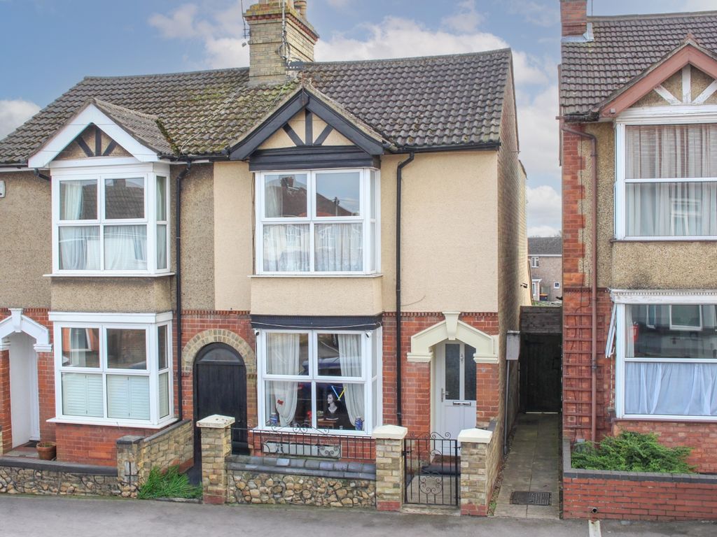 3 bed semidetached house for sale in Hockliffe Road, Leighton Buzzard