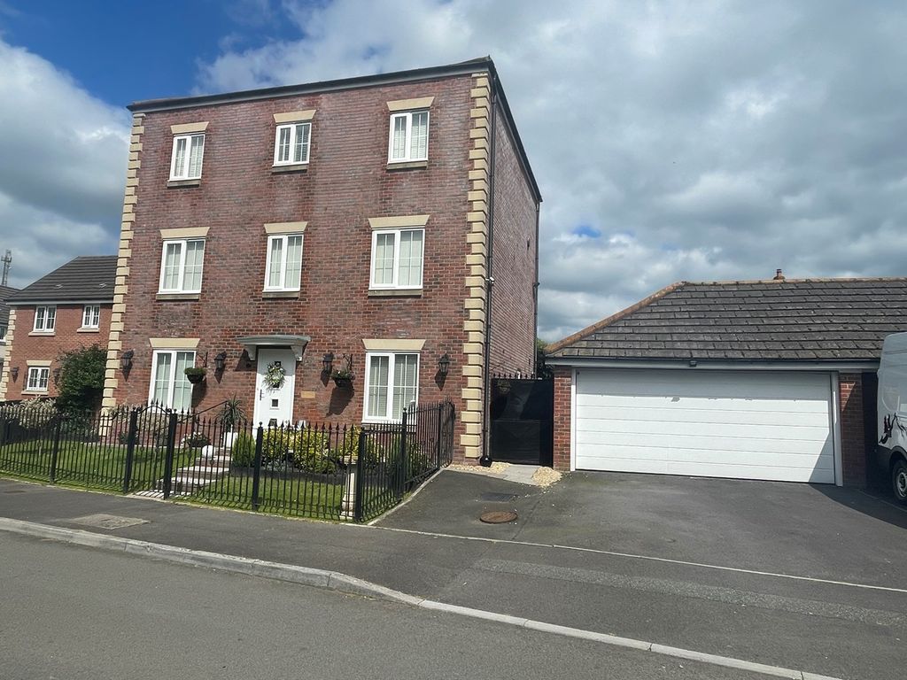 5 bed detached house for sale in Trem Y Coleg, Carmarthen SA31, £