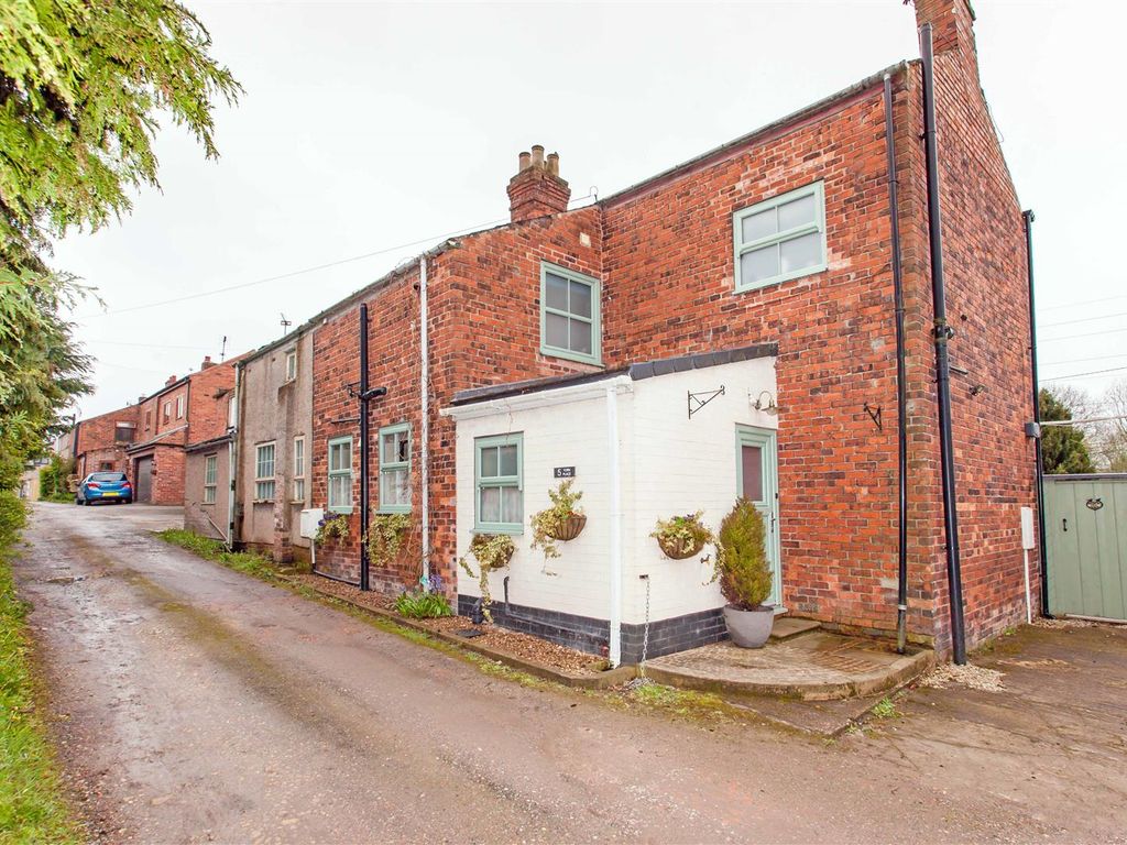 2 bed semidetached house for sale in York Place, North Wingfield