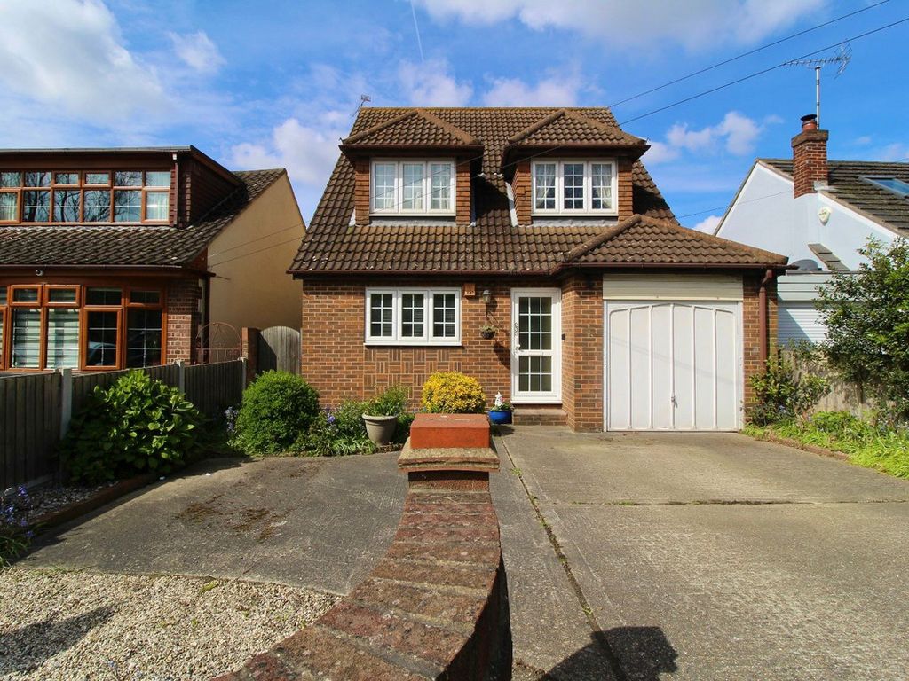 4 bed detached house for sale in Rayleigh Road, Benfleet SS7, £460,000