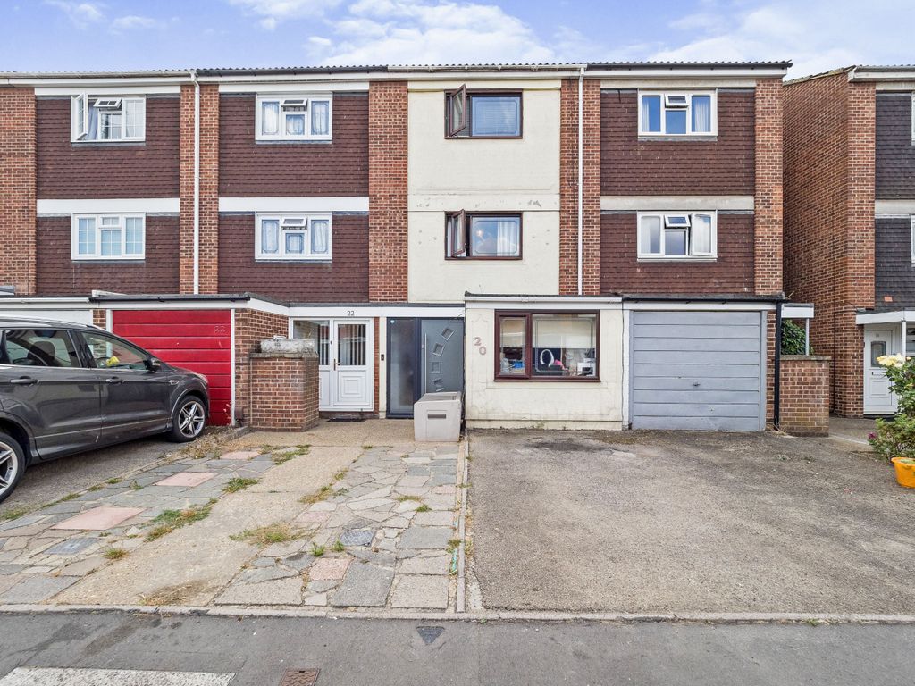 3 bed terraced house for sale in Launceston Close, Romford RM3 Zoopla