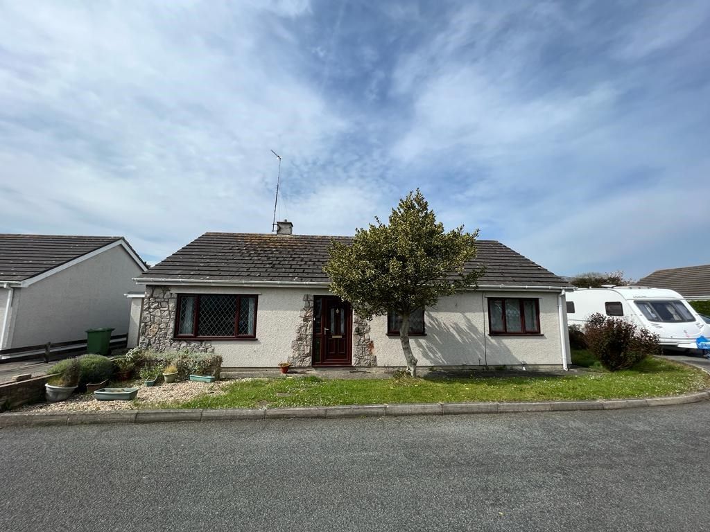 3 bed detached bungalow for sale in Garreglwyd Park, Holyhead LL65, £