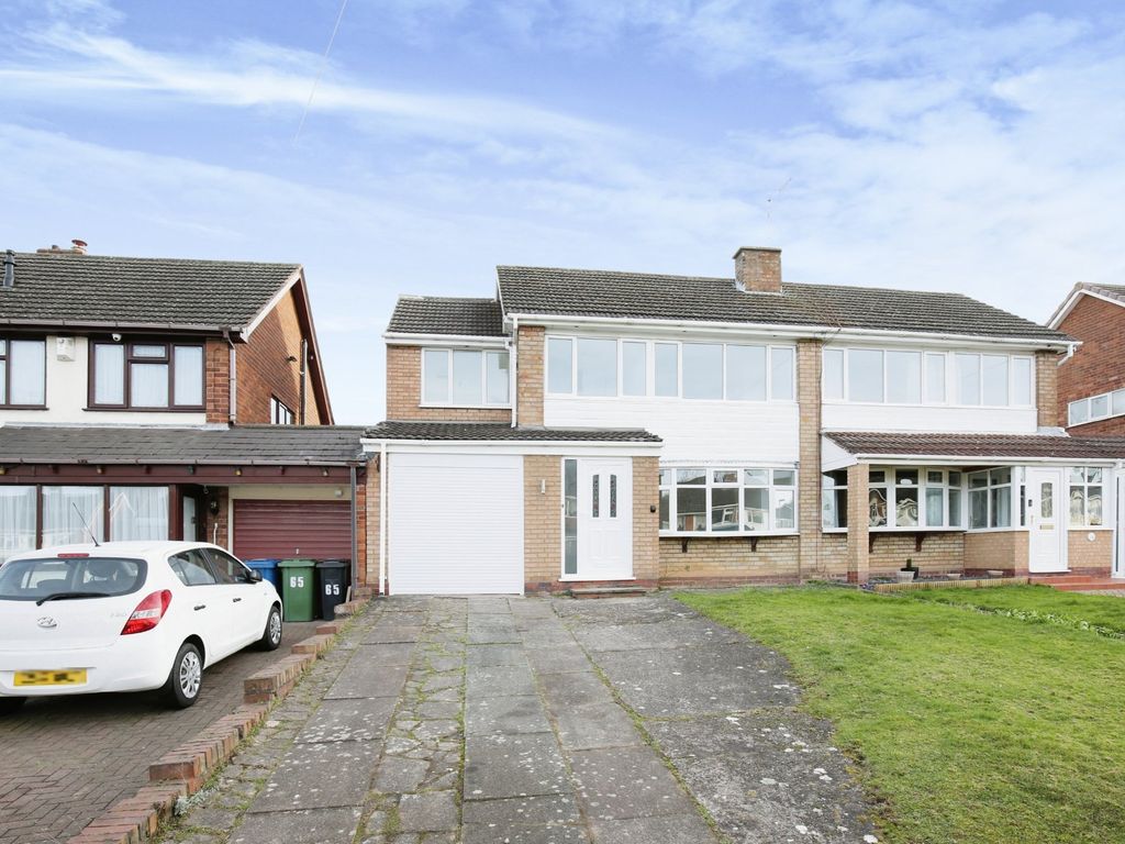 4 bed semidetached house for sale in Highcliffe Road, Two Gates