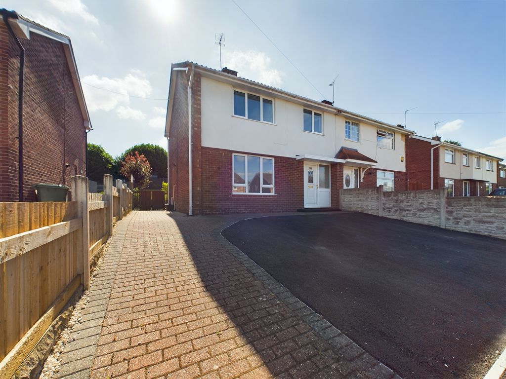 3 bed semidetached house for sale in Chestnut Drive, Ollerton, Newark