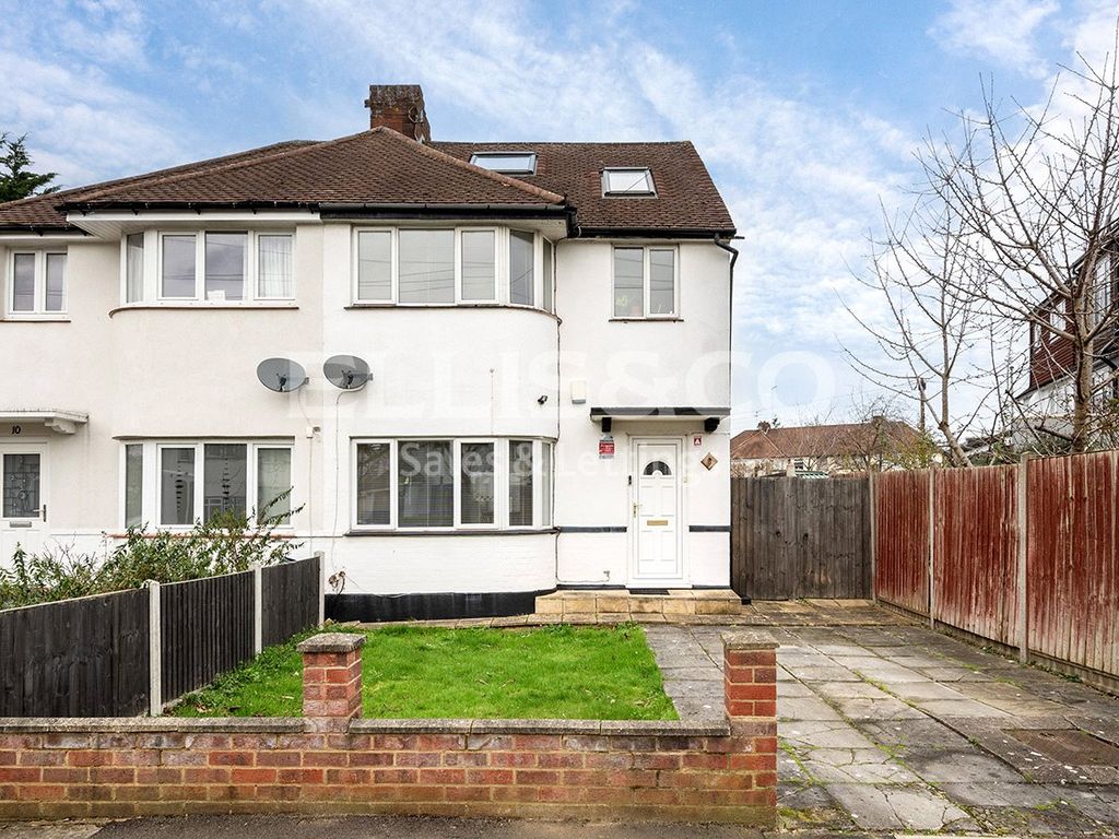 4 bed semidetached house for sale in Oakhampton Road, Mill Hill, London NW7, £700,000 Zoopla