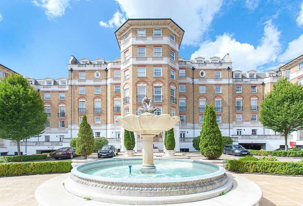 3 bed flat to rent in Chapman Square, London SW19 Zoopla