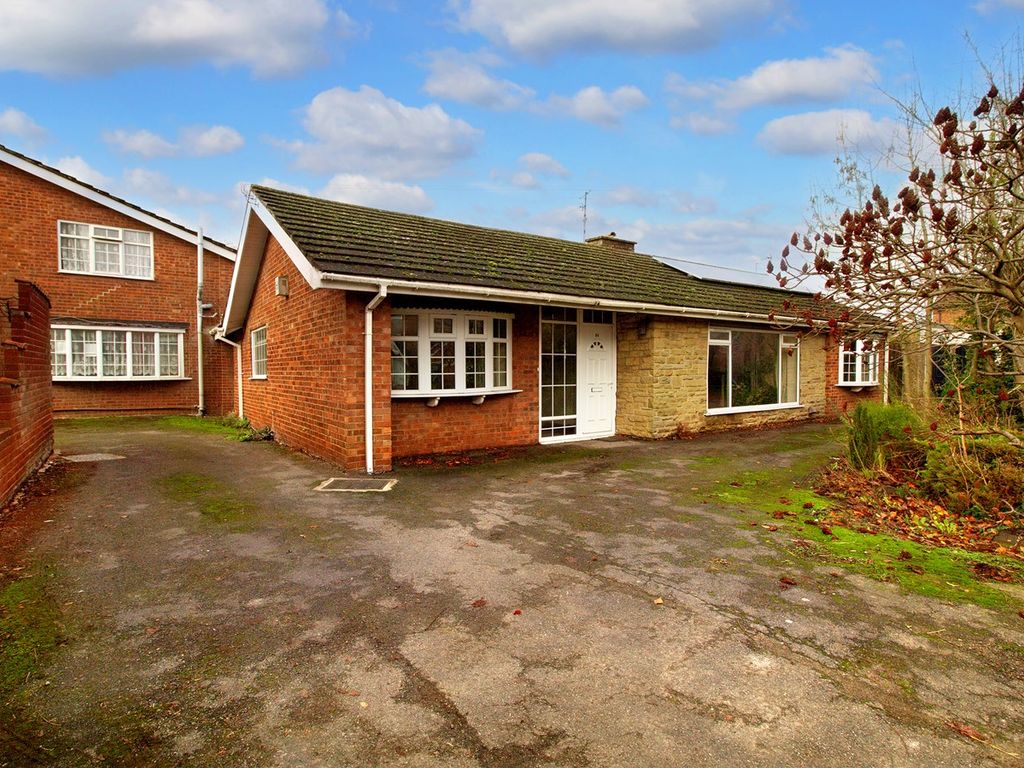 3 bed detached bungalow for sale in High Street, Scotter, Gainsborough