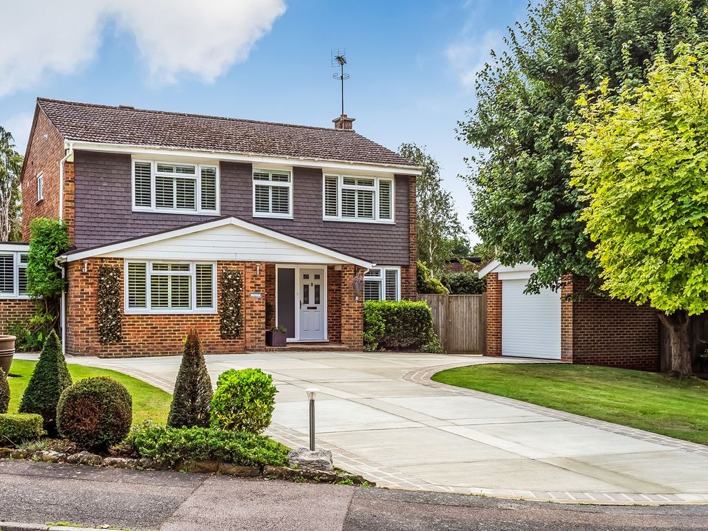 4 bed detached house for sale in Mill Shaw, Oxted RH8, £1,165,000 Zoopla