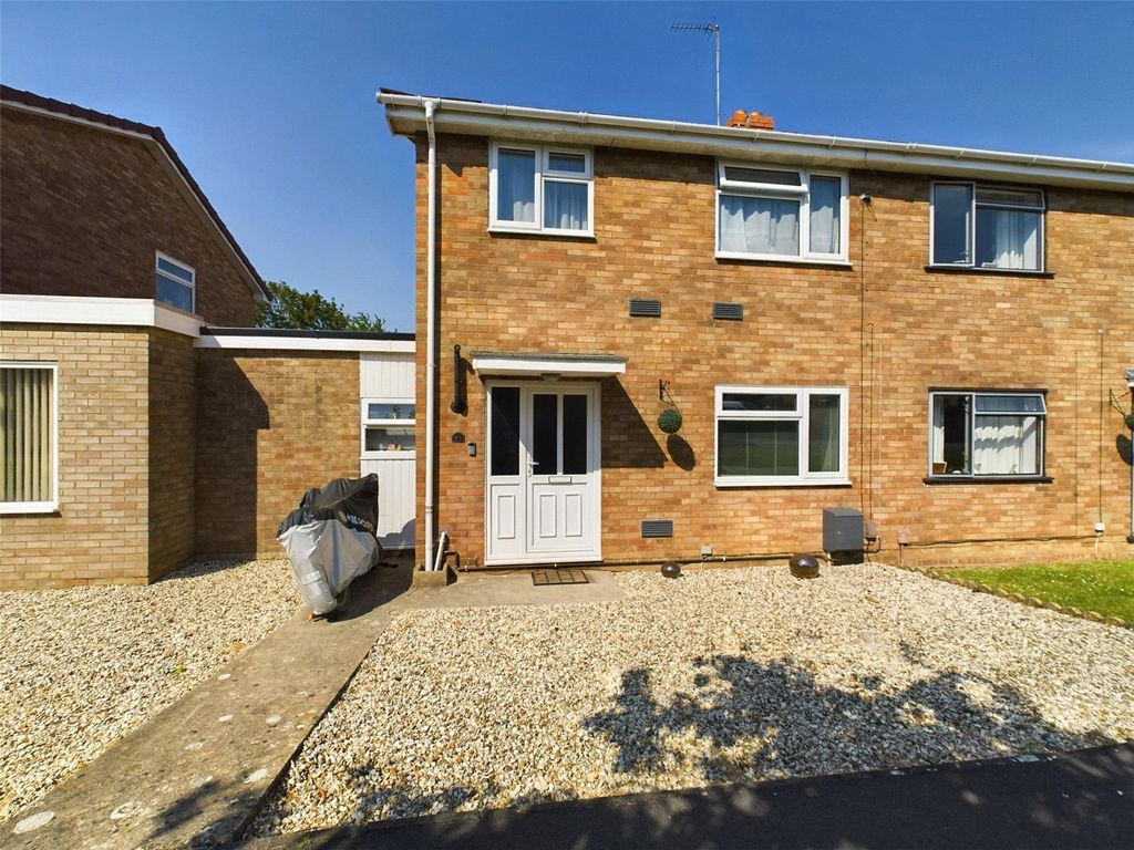 3 bed semidetached house for sale in Woodland Green, Upton St