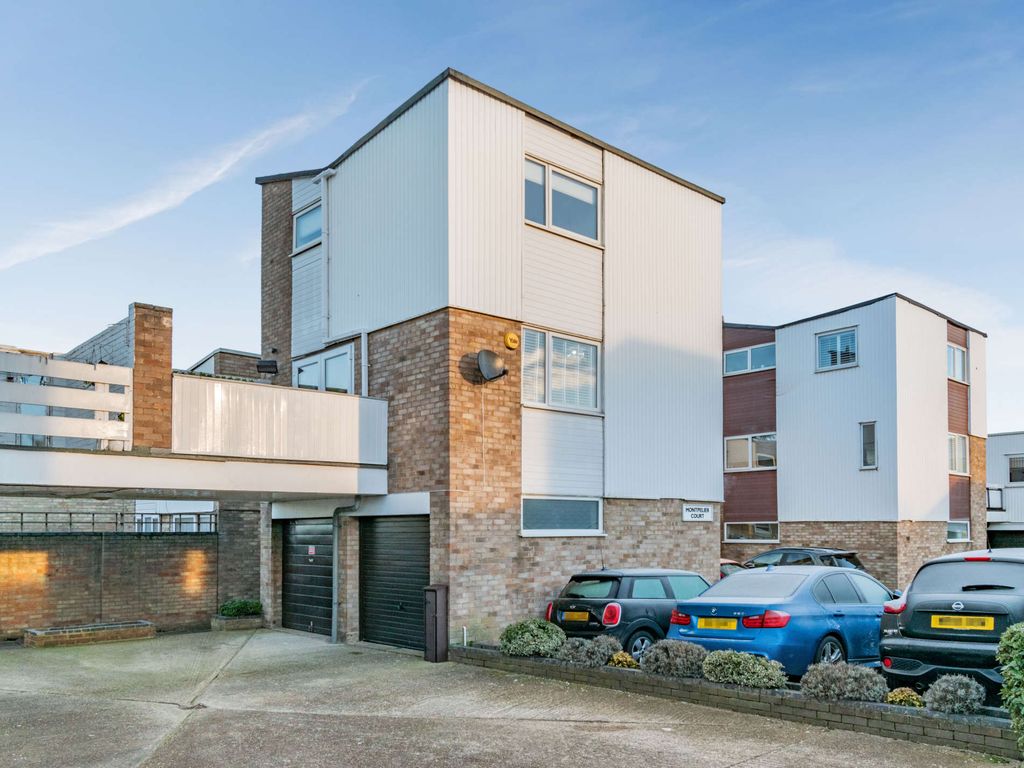 Kempton Walk, Croydon CR0  