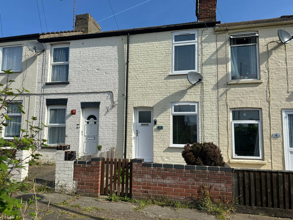 2 bed terraced house to rent in Clapham Road North, Lowestoft NR32, £