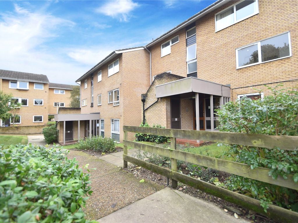 1 bed flat to rent in Pennycroft, Pixton Way, Croydon CR0, £1,250 pcm