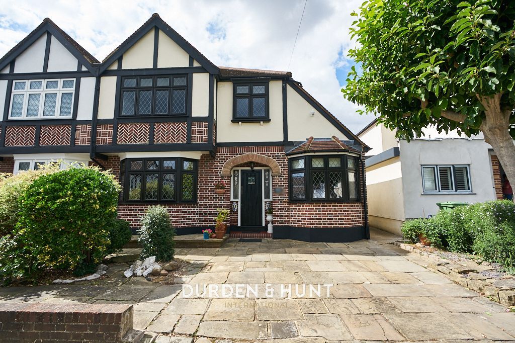 4 bed semidetached house for sale in Roslyn Gardens, Gidea Park RM2