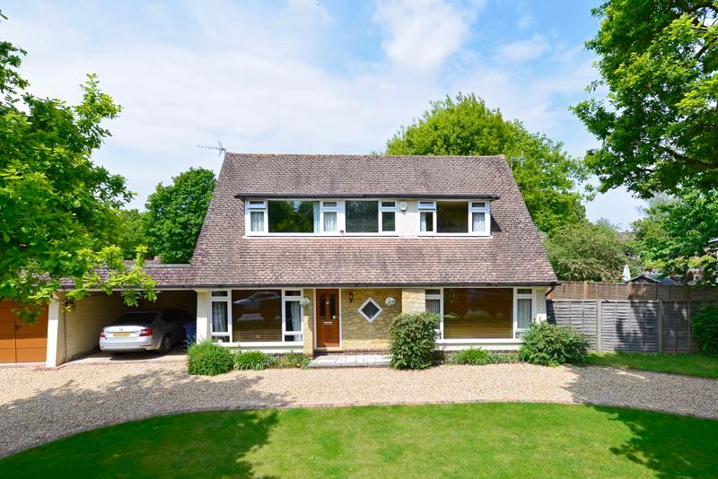 4 bed detached house for sale in Mapledrakes Road, Ewhurst, Cranleigh