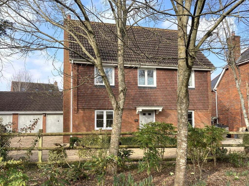 4 bed detached house for sale in West Tisted Close, Fleet GU51 Zoopla
