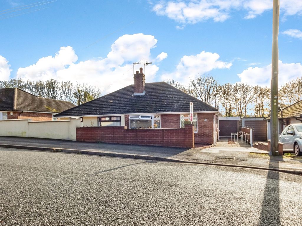 2 bed semidetached bungalow for sale in Clarborough Drive, Arnold