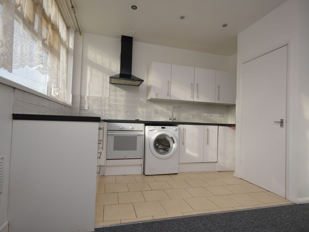 1 bed flat to rent in Wood Street, Kettering NN16, £700 pcm Zoopla