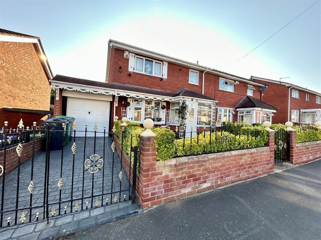 3 bed semidetached house for sale in St. Lukes Road, Wednesbury WS10 Zoopla