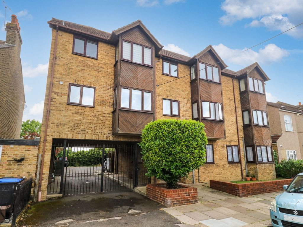 Studio for sale in Beaconsfield Road, Enfield EN3, £170,000 Zoopla