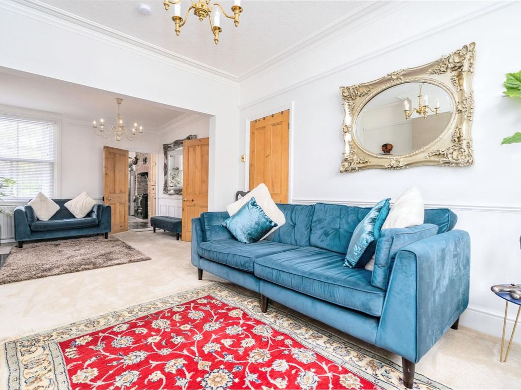 3 bed terraced house for sale in Tennyson Road, Luton LU1 Zoopla