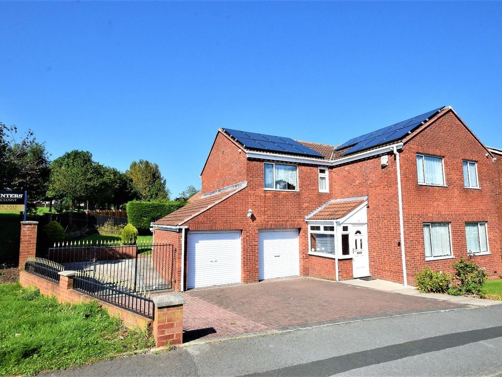 4 bed property for sale in Berwick Chase, Oakerside Park, Peterlee