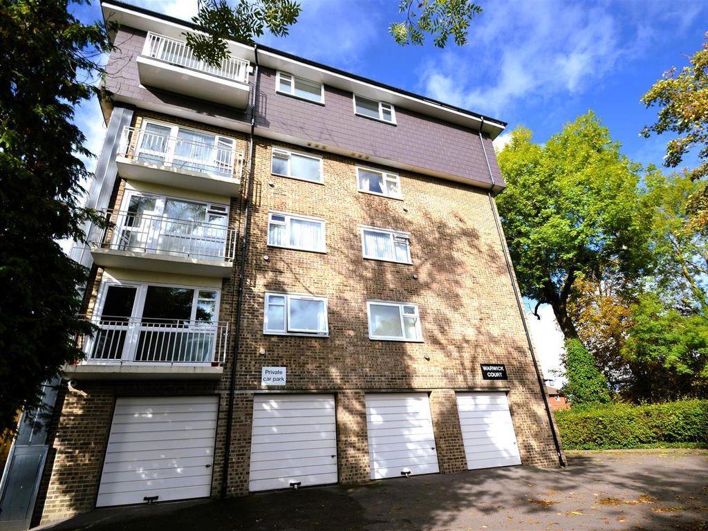 2 bed flat to rent in Park Hill Road, Shortlands, Bromley BR2, £1,600