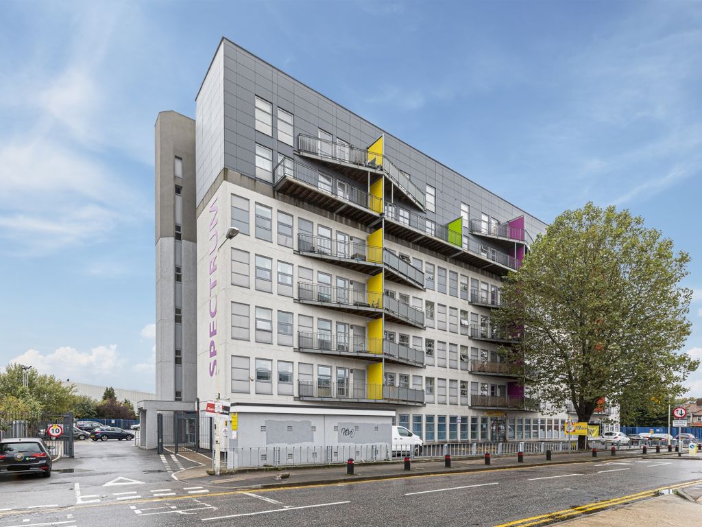 2 bed flat for sale in Freshwater Road, Dagenham, Essex RM8 Zoopla