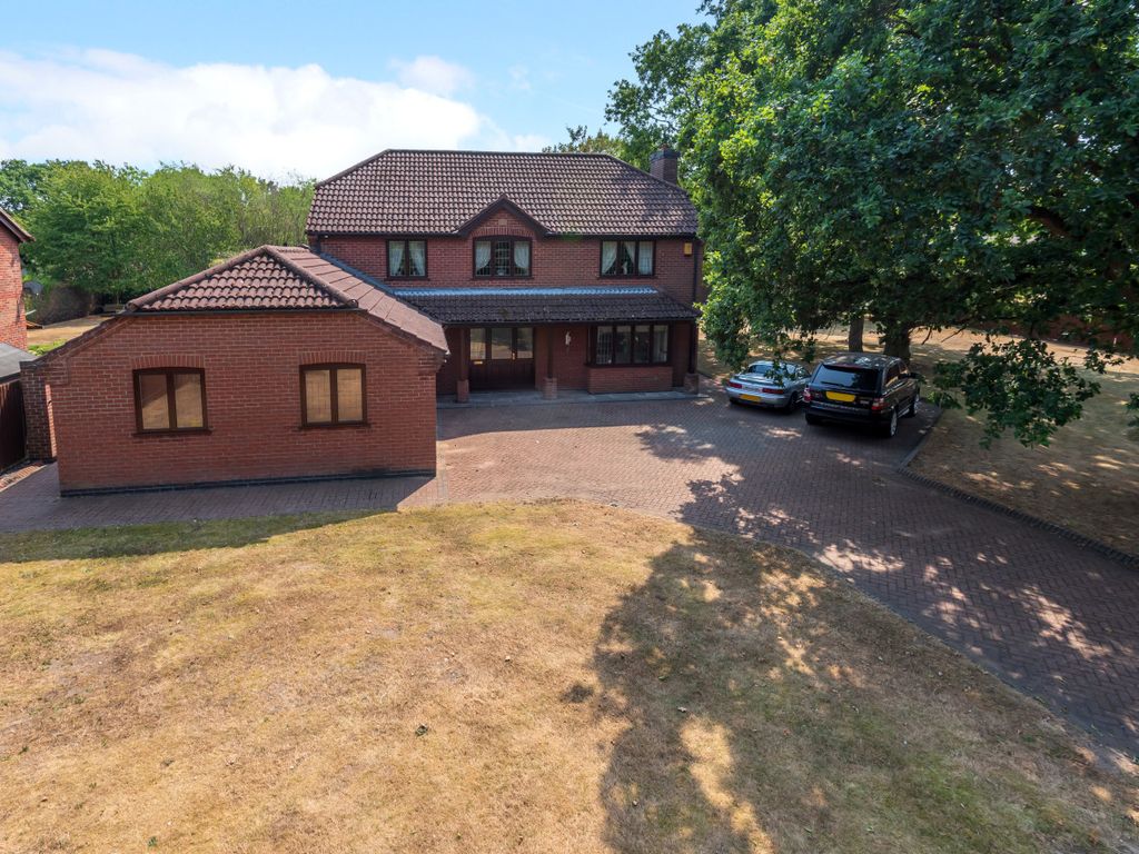 4 bed detached house for sale in Newark Road, South Hykeham, Lincoln