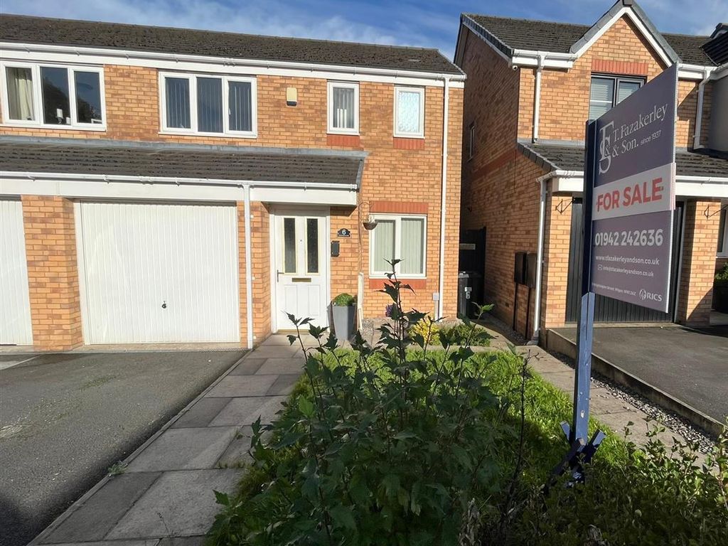 3 bed semidetached house for sale in Woodview Close, Winstanley, Wigan