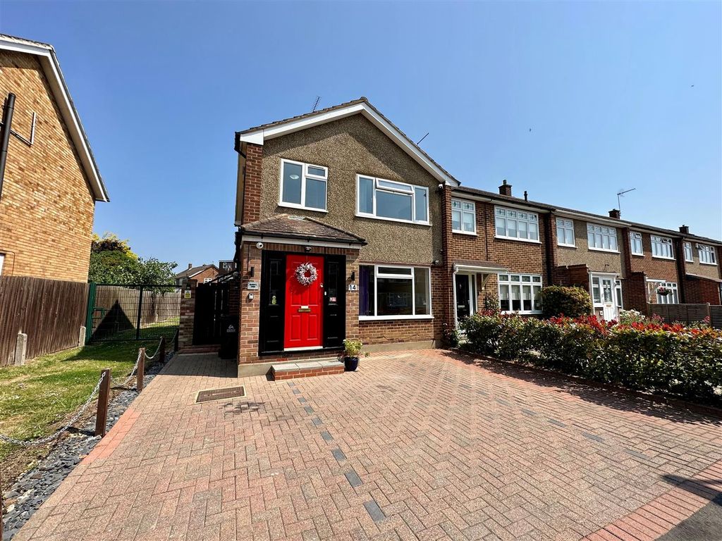 4 bed end terrace house for sale in Ashdown Crescent, Cheshunt, Waltham