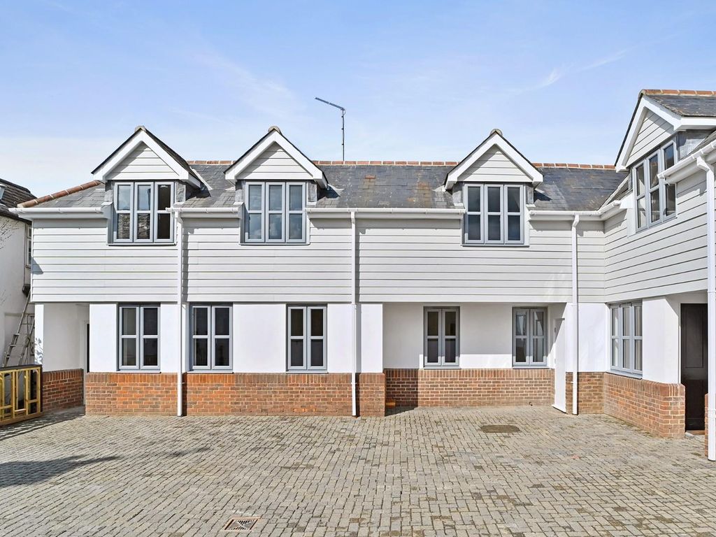 2 bed flat for sale in Auction House, Abridge, Romford RM4 Zoopla