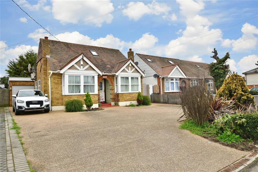 5 bed bungalow for sale in Princess Margaret Road, Linford, StanfordLe