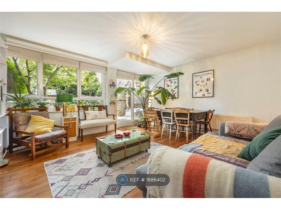 3 bed to rent in Southwater Close, Poplar E14, £2,500 pcm