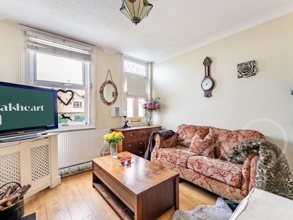 2 bed semidetached house for sale in Harwich Road, Colchester CO4, £