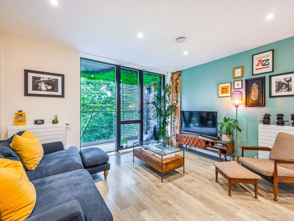 2 Woods Road, London SE15  