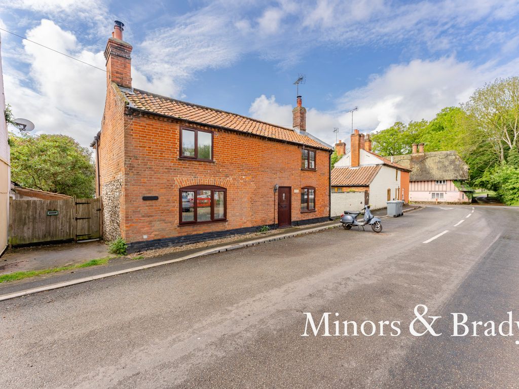 2 bed semidetached house for sale in Crown Road, Buxton, Norwich NR10