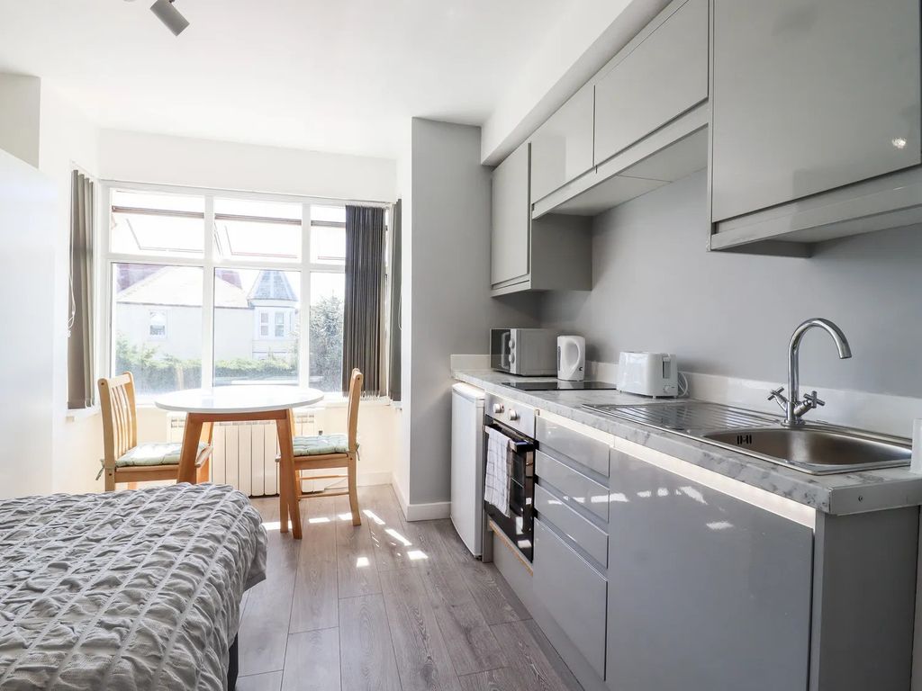 Studio to rent in ClactonOnSea, Essex CO15 Zoopla